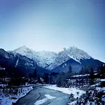 Stefan Glowacz Mit Traumhaftem Bergblick Grainau