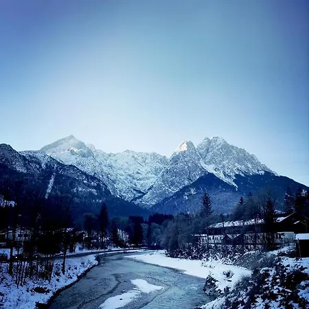 Stefan Glowacz Mit Traumhaftem Bergblick Grainau